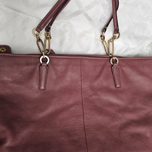 Coach Madison Leather East/West Tote! - Picture 2 of 11